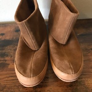 *Re-Posh* Brown Suede OluKai boots